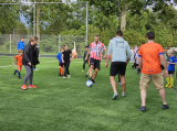 Laatste training S.K.N.W.K. JO7-1 (partijtje tegen de ouders) van maandag 27 mei 2024 (132/180)